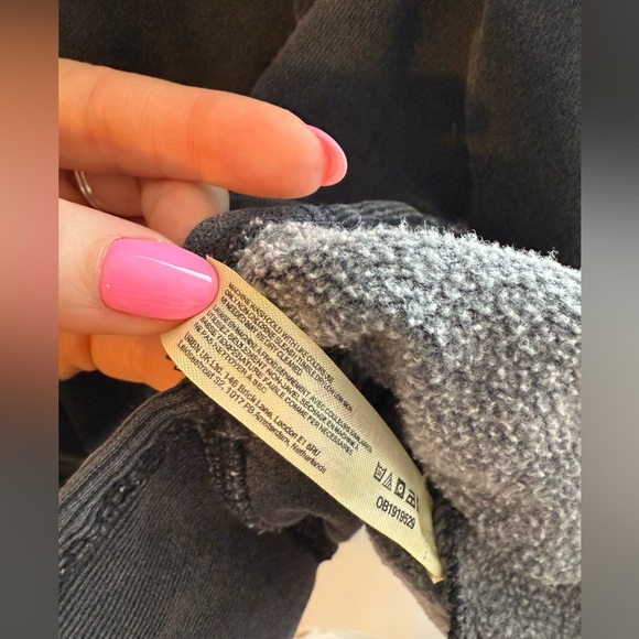 Free People Black Pullover Long Sleeve Crewneck Split Hem Sweater Medium NWT - Picture 6 of 12